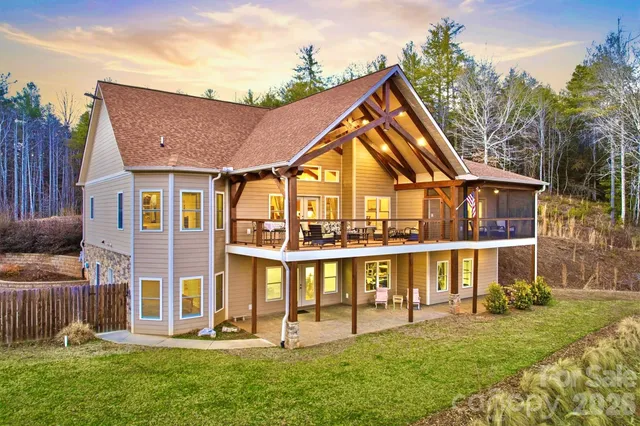 a view of house with a yard