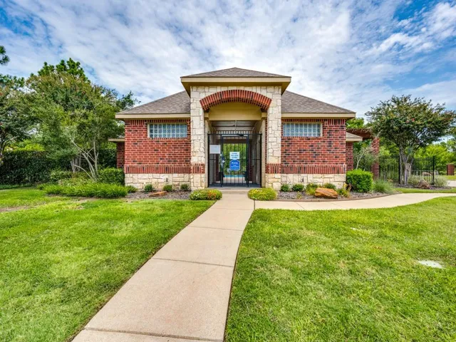$498,000 | 406 Fountain Park Drive, Euless, TX 76039