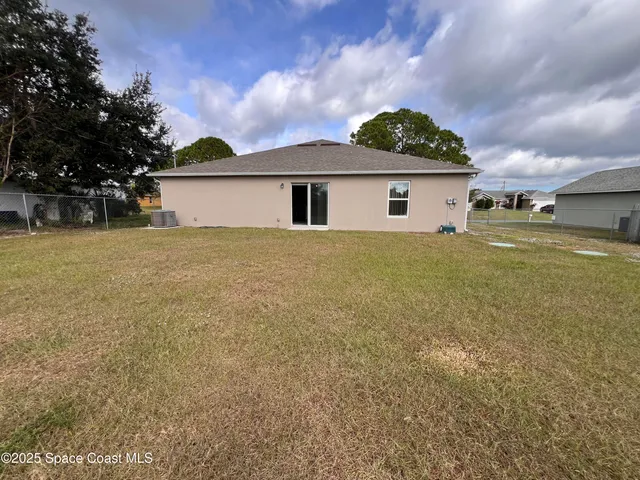 a view of a house with a yard and garage