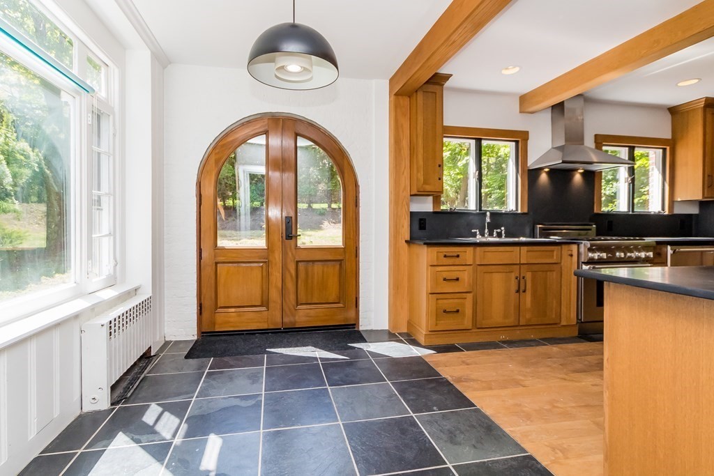 601 Walnut Street Newton, MA 02460 - Photo 3 of 30