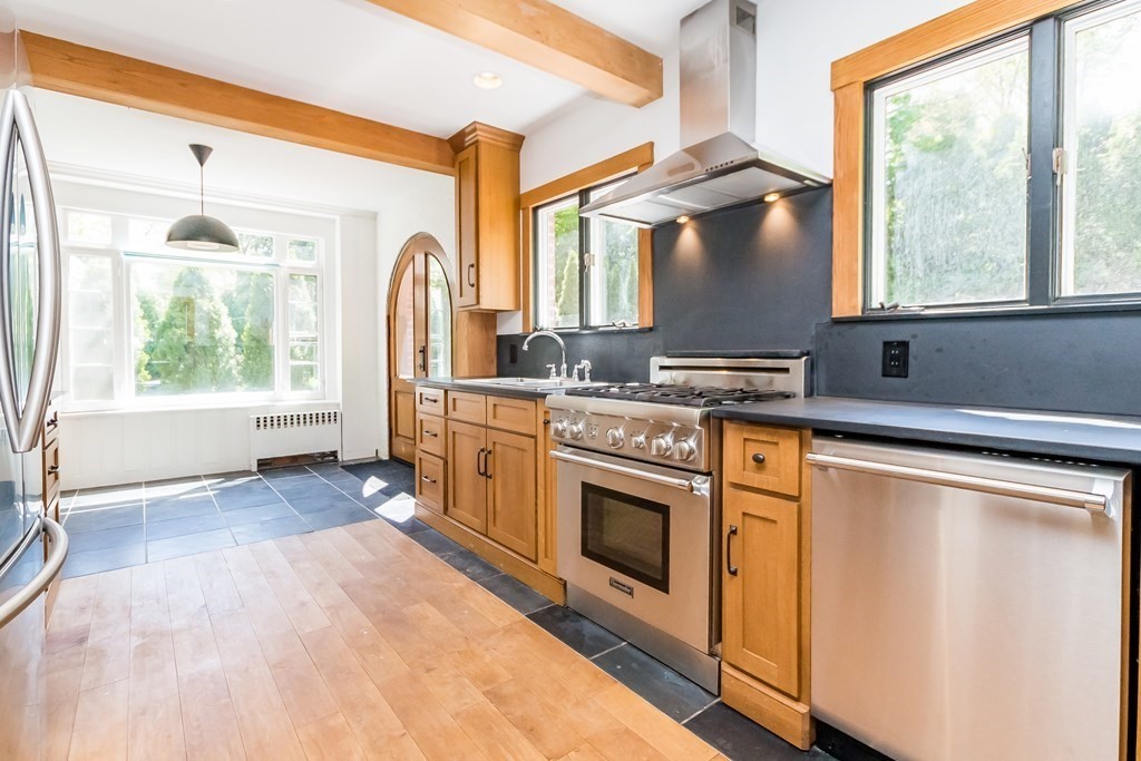 601 Walnut Street Newton, MA 02460 - Photo 4 of 30