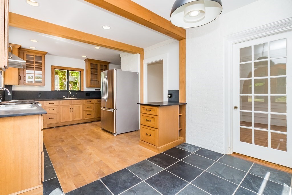 601 Walnut Street Newton, MA 02460 - Photo 5 of 30