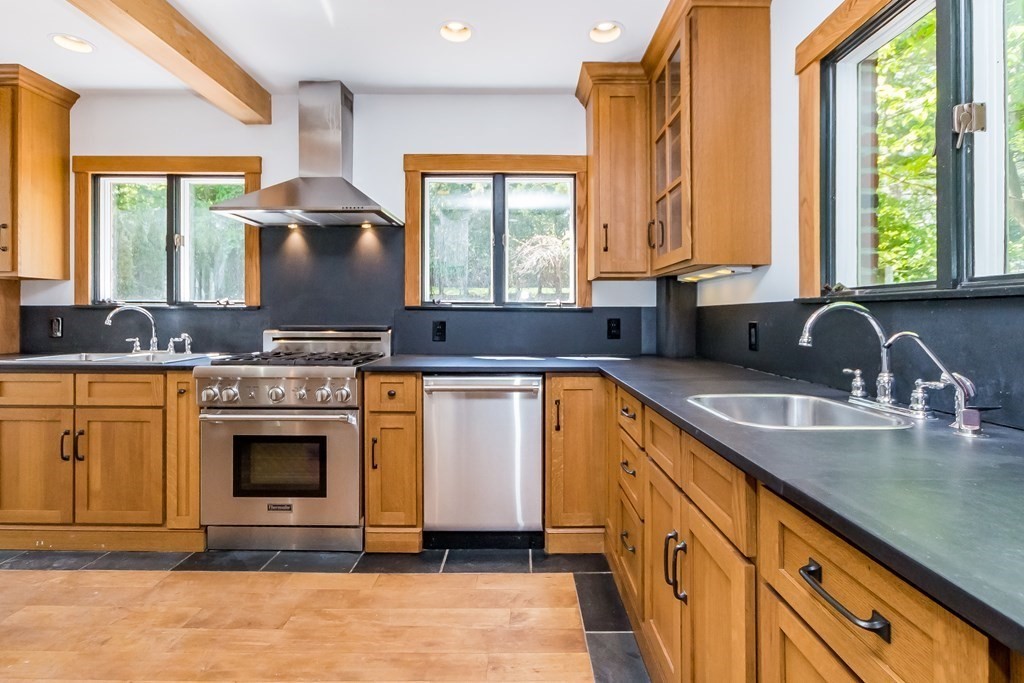 601 Walnut Street Newton, MA 02460 - Photo 6 of 30