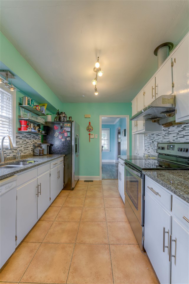 2767 Iroquois Road Memphis, TN 38111 - Photo 8 of 24 refrigerator is included. Also there is a stackable washer and dryer in the laundry closet off the hallway that is included.