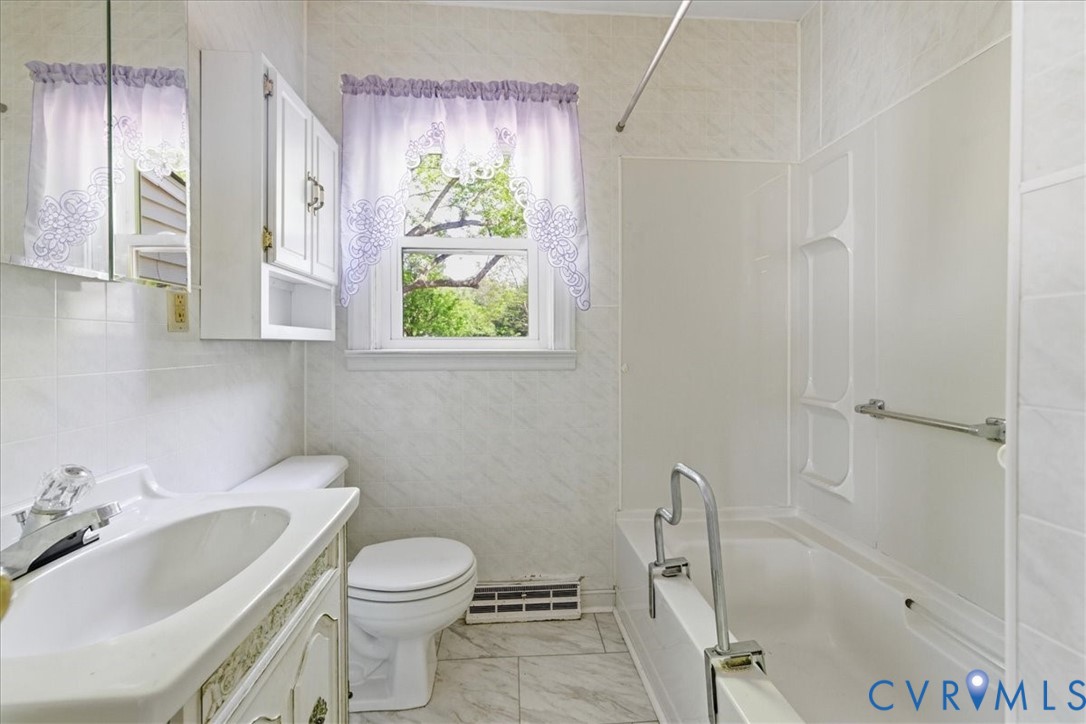 8100 Sandy Ridge Road Hopewell, VA 23860 - Photo 18 of 36 Bathroom featuring a white vanity with integrated