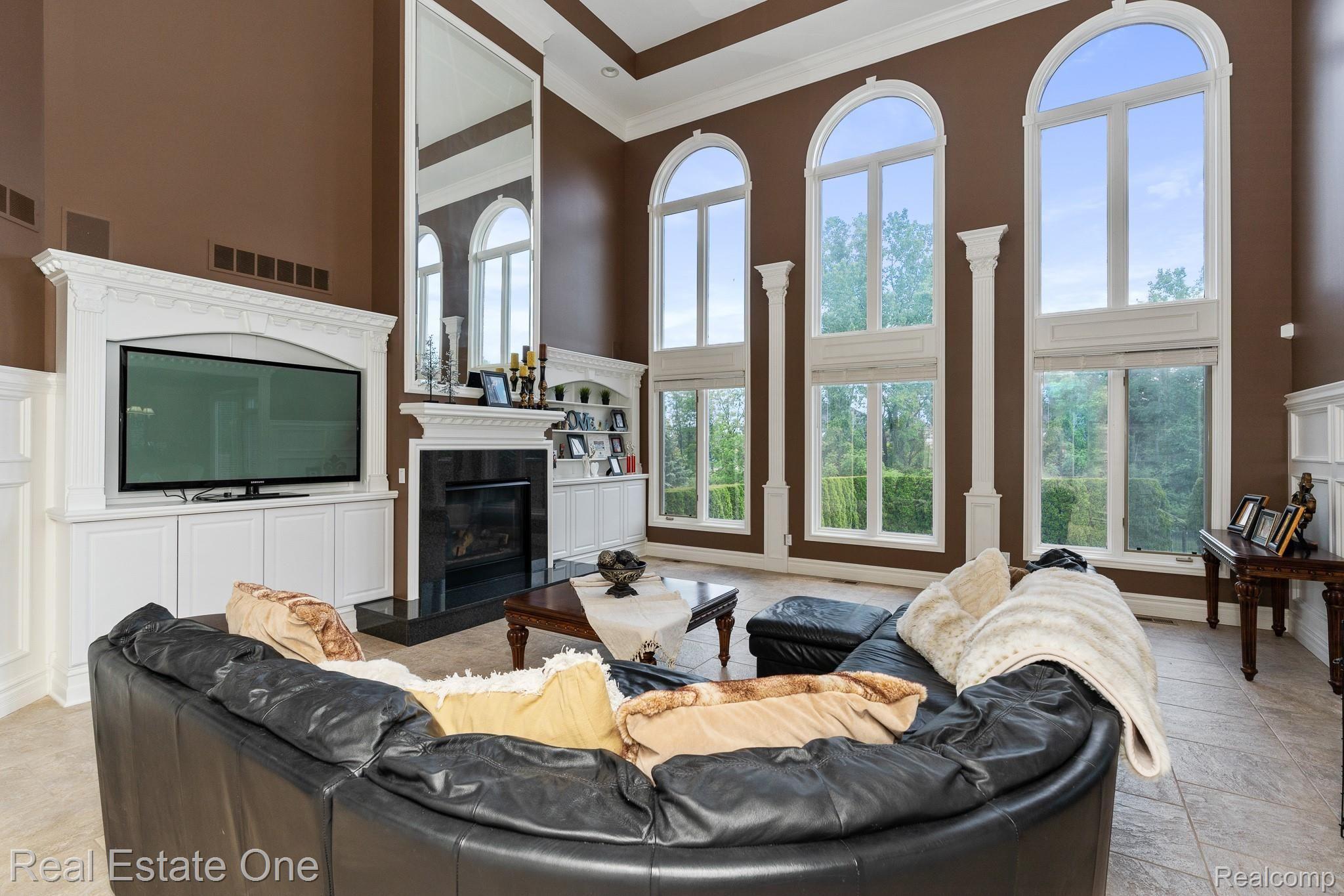 679 Quarry Drive Rochester, MI 48306 - Photo 6 of 54 679 Quarry MLS-W050.jpg