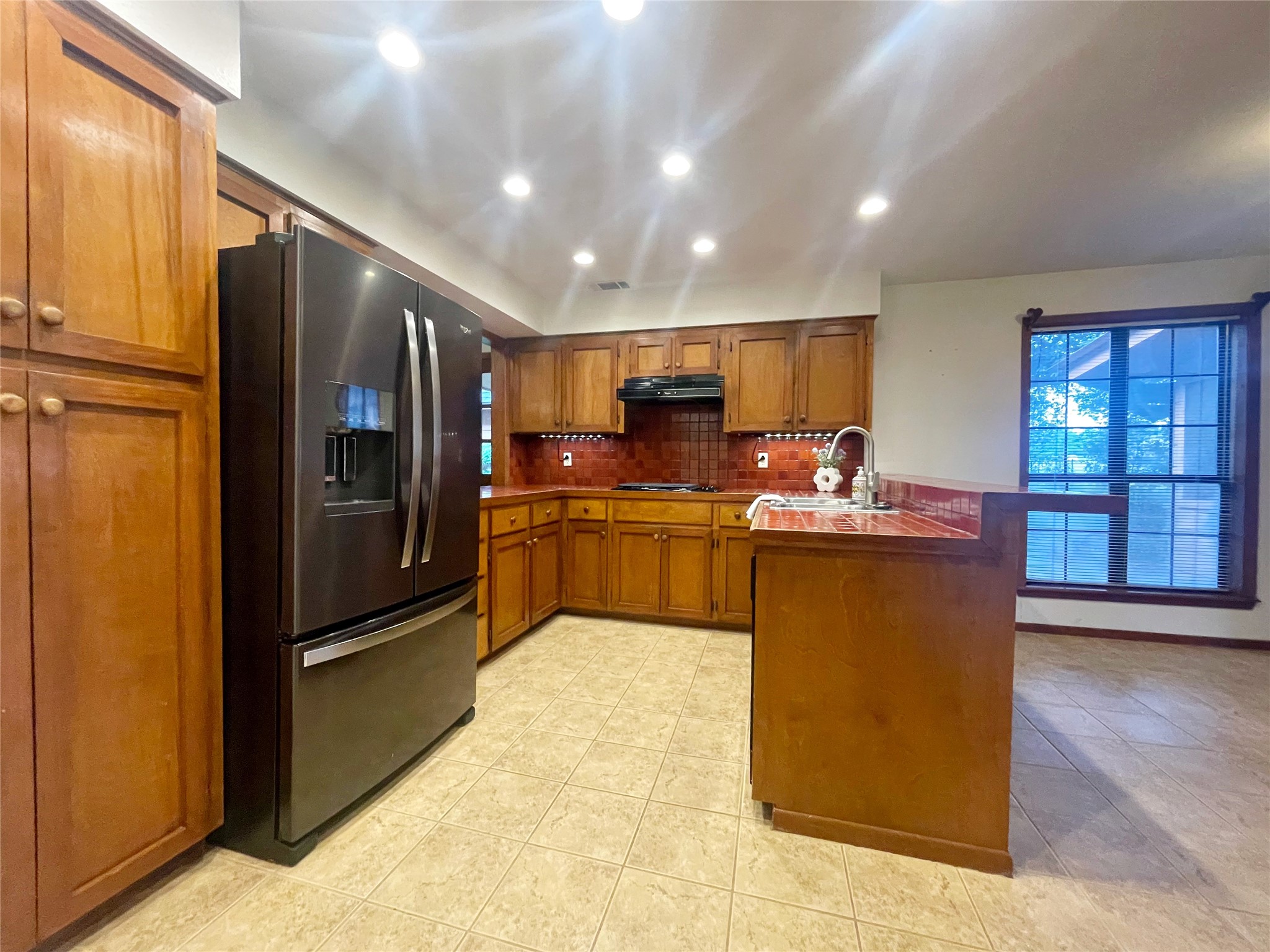 1000 Allison Street Brenham, TX 77833 - Photo 8 of 34 Refrigerator stays
