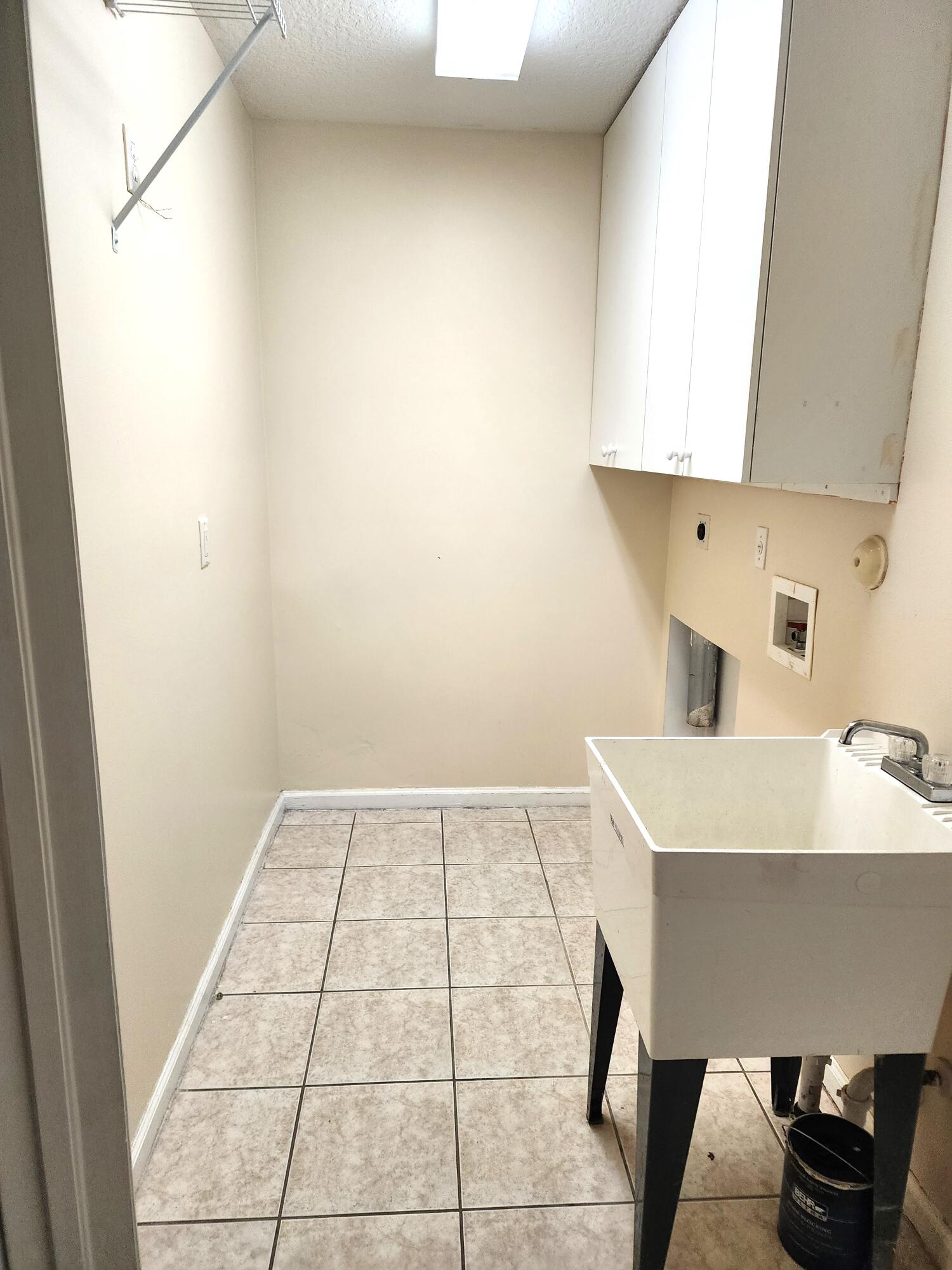13426 85th Road North West Palm Beach, FL 33412 - Photo 17 of 21 Laundry room