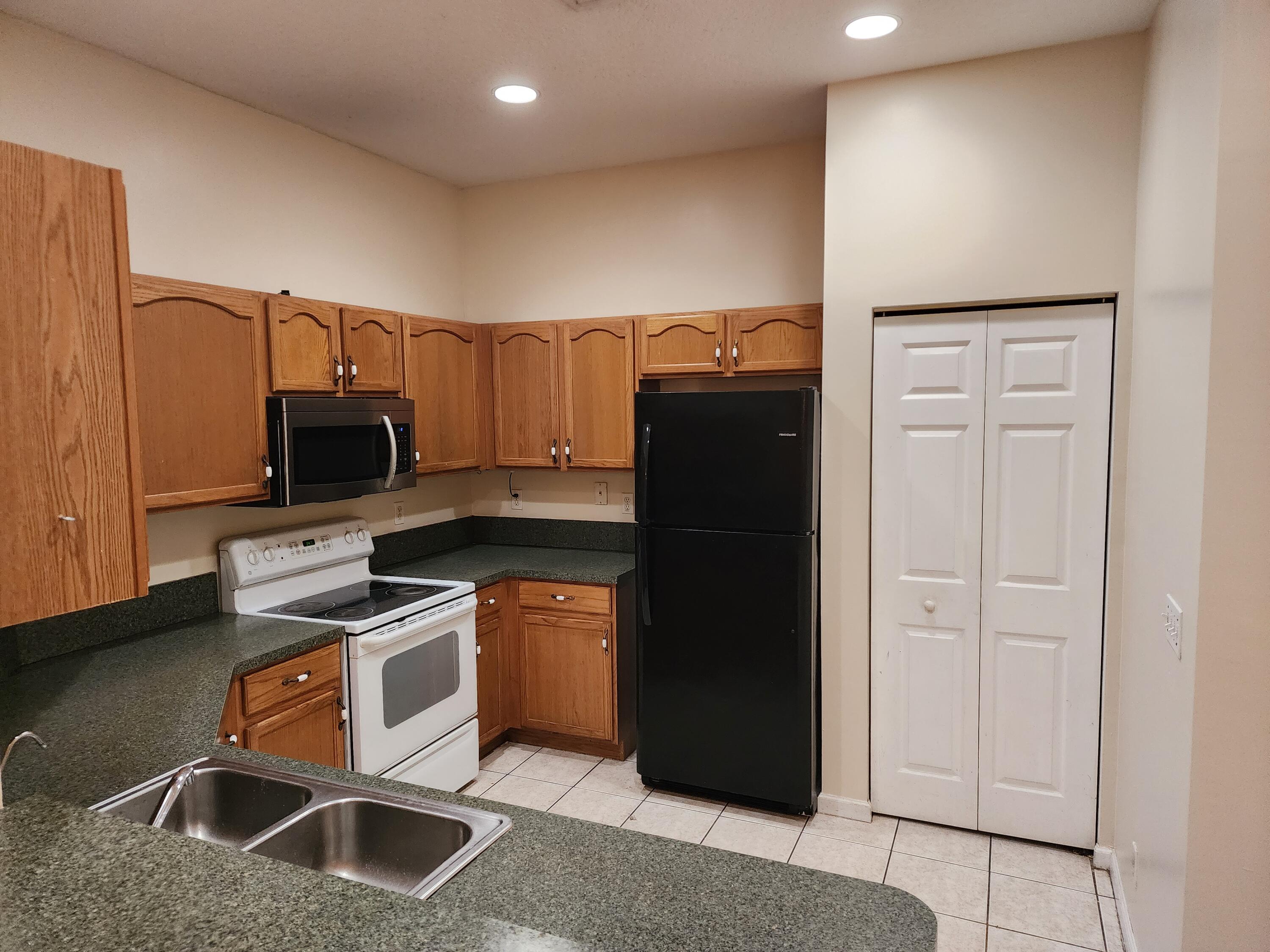 13426 85th Road North West Palm Beach, FL 33412 - Photo 8 of 21 Kitchen
