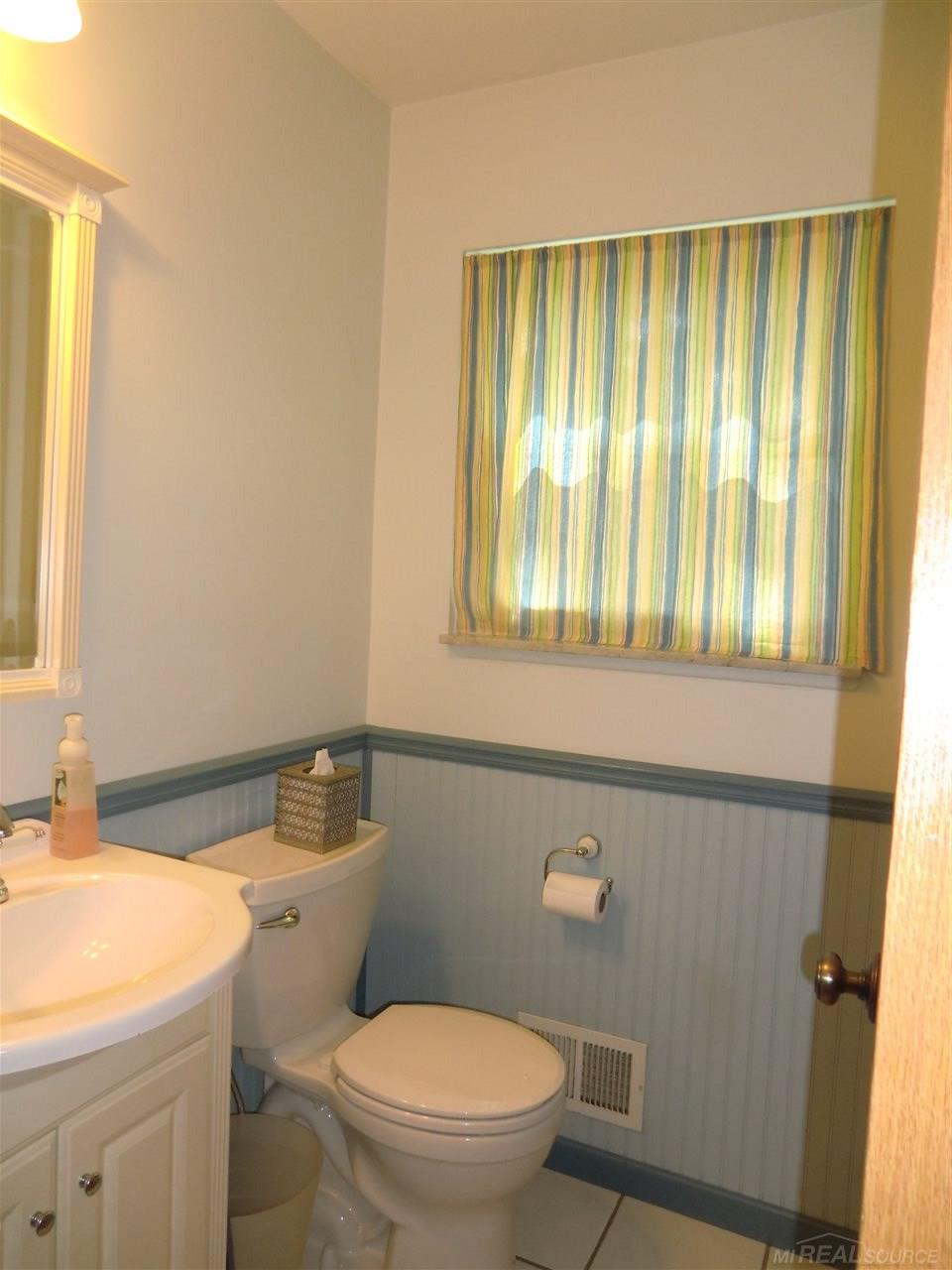 16620 Faulman Road Clinton Township, MI 48035 - Photo 24 of 28 31375368-23.JPG