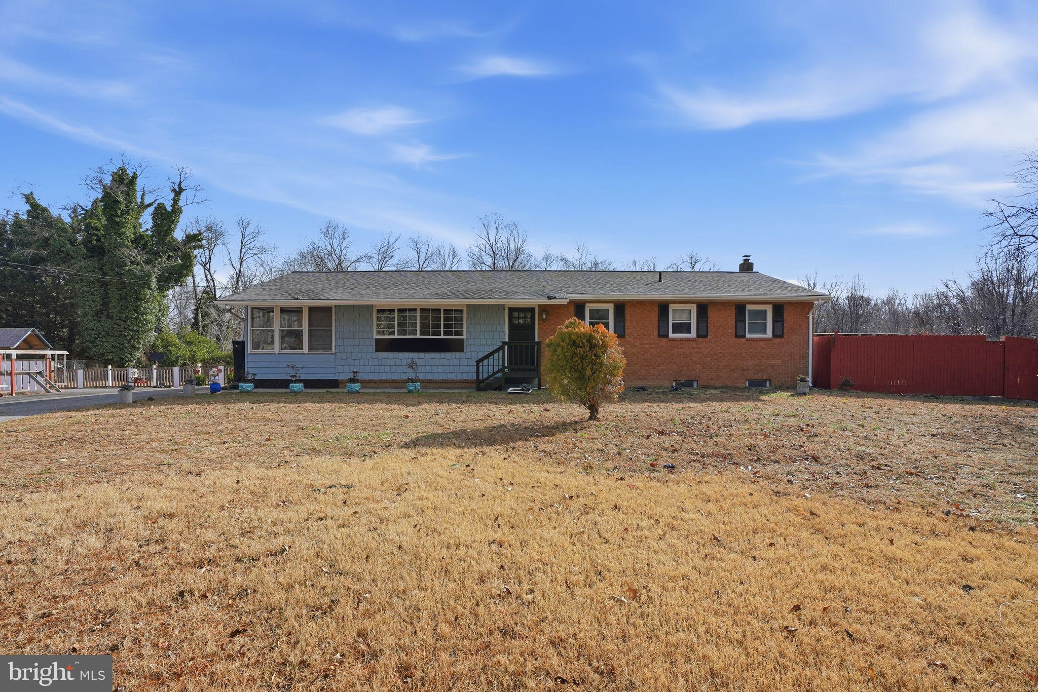 a view of house with a garden
