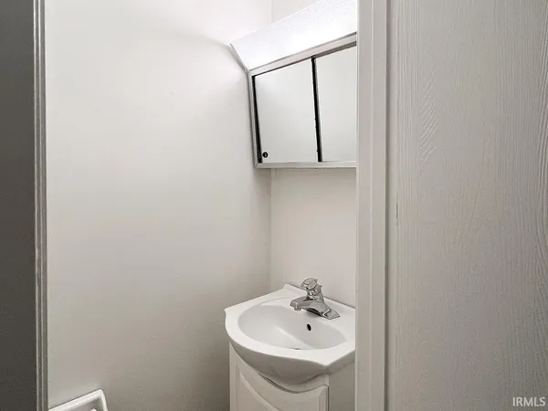 $1,400 | 513 Graham Place, Bloomington, IN 47401