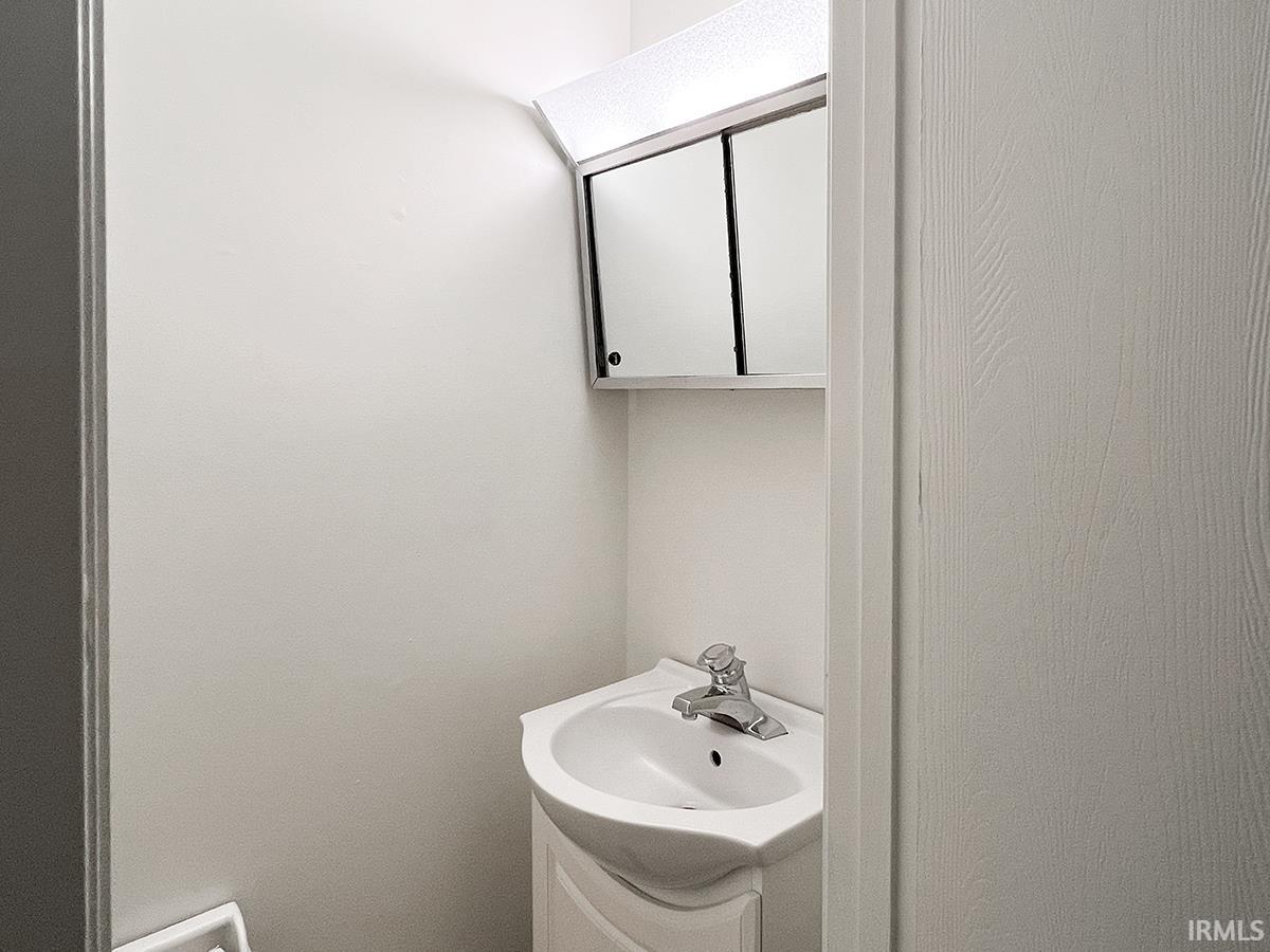 513 Graham Place Bloomington, IN 47401 - Photo 8 of 29