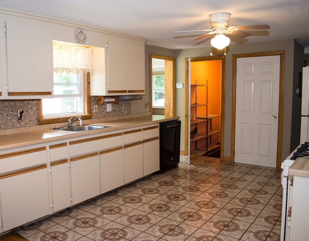 88 Pennybrook Road Lynn, MA 01905 - Photo 5 of 30 Gallery Image 5