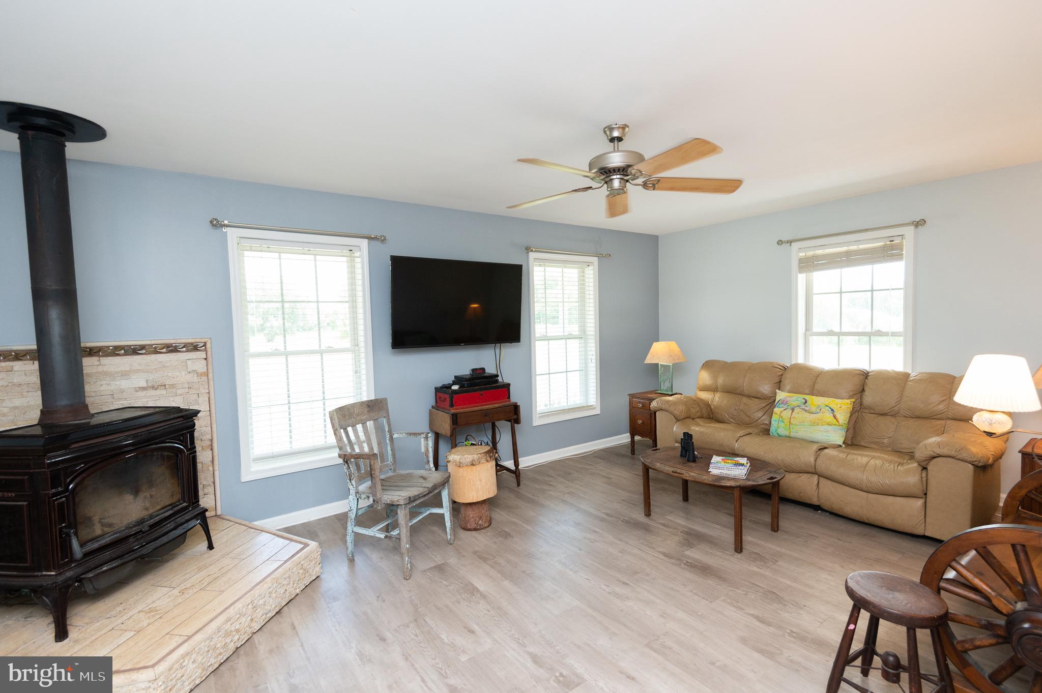 711 Twin Point Cove Road Cambridge, MD 21613 - Photo 6 of 45 Living Room