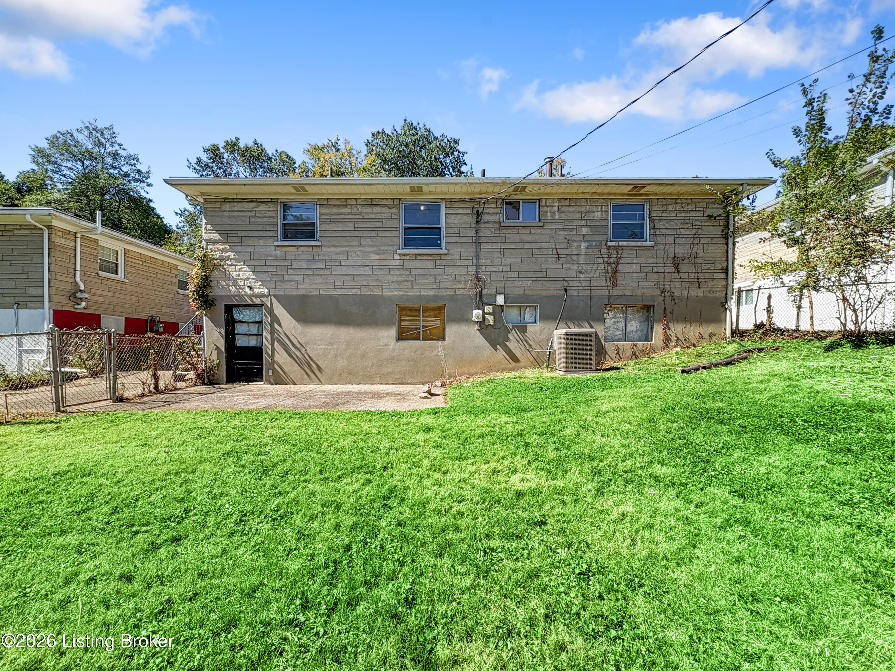 7539 Manslick Road Louisville, KY 40214 - Photo 44 of 59 013