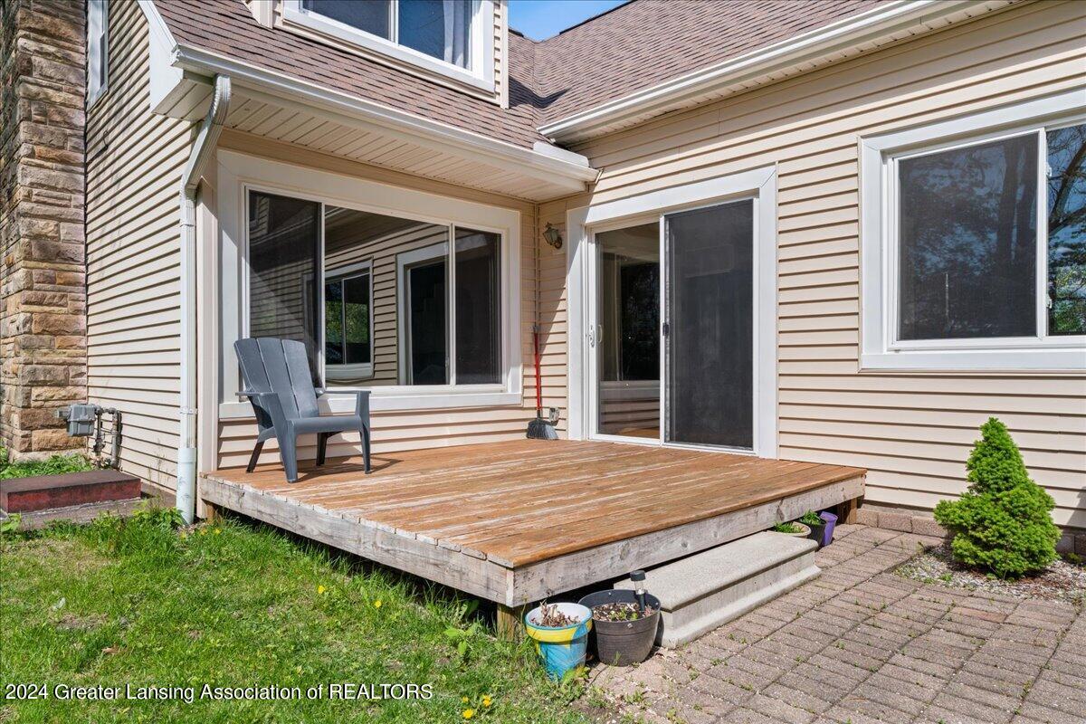 10700 West Jolly Road Lansing, MI 48911 - Photo 39 of 50 Deck off Dining