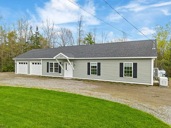 $429,900 | 38 Deer Ridge Lane, Windsor, ME 04363
