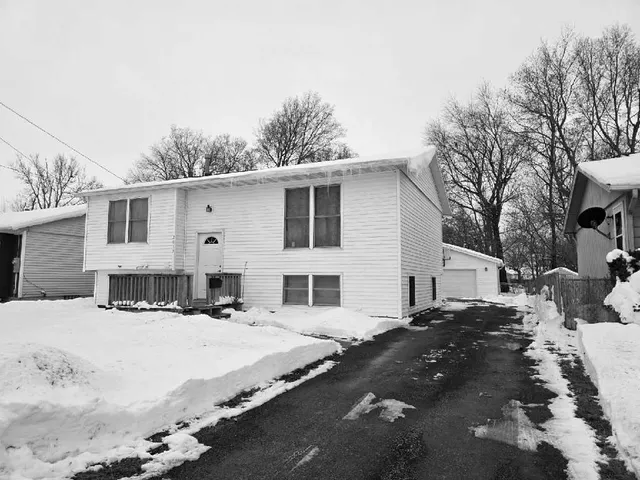 $169,900 | 2017 East Le Fevre Road, Sterling, IL 61081