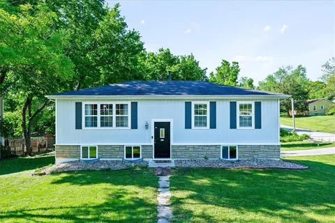 $298,000 | 13647 Lawrence Avenue, Bonner Springs, KS 66012
