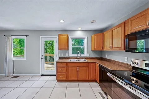 $298,000 | 13647 Lawrence Avenue, Bonner Springs, KS 66012