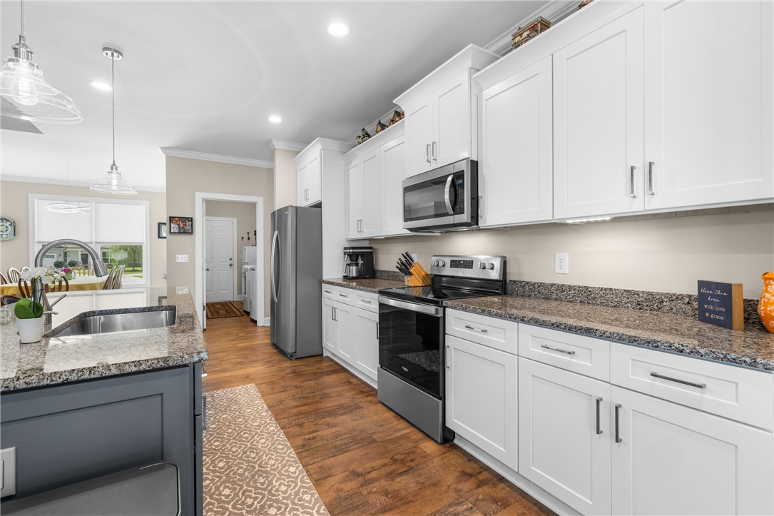 422 Mountain View Church Road Six Mile, SC 29682 - Photo 5 of 40 A well-appointed culinary space featuring sleek cabinetry, granite countertops, and modern appliances for effortless meal preparation.