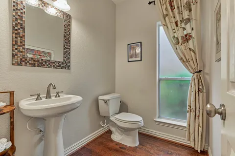 $750,000 | 11 East French Oaks Circle, The Woodlands, TX 77382