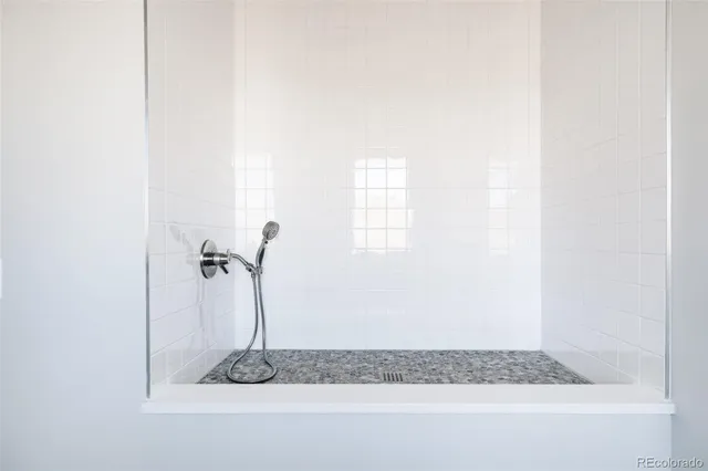 a picture of a bathroom sink