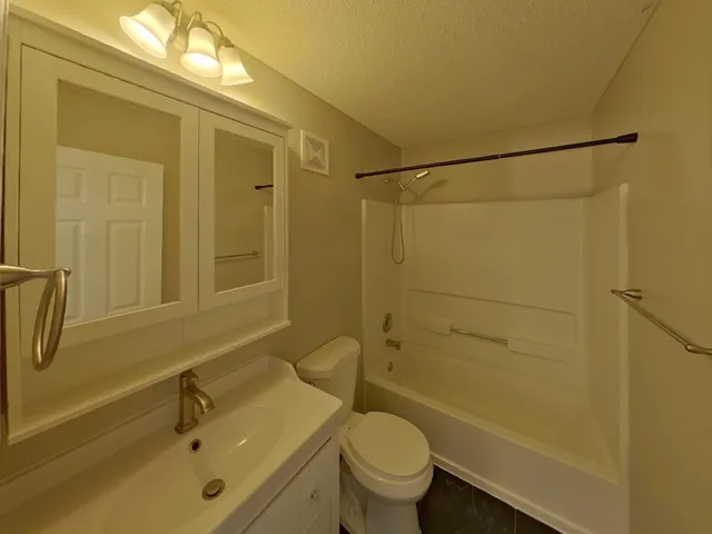 $2,499 | 16476 Jarrett Circle, Lakeville, MN 55044