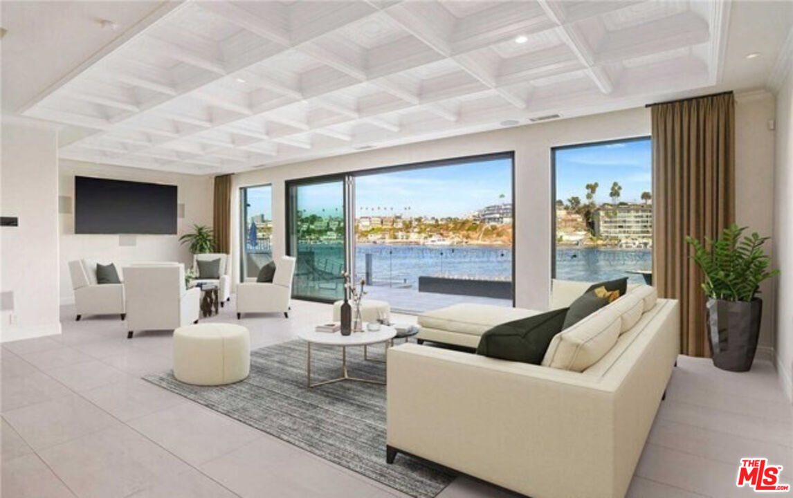 2266 Channel Road Newport Beach, CA 92661 - Photo 28 of 33