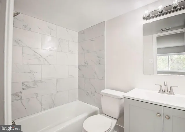 $1,900 | 11051 Camfield Court, Unit 204, Manassas, VA 20109