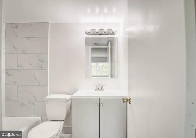 $1,900 | 11051 Camfield Court, Unit 204, Manassas, VA 20109