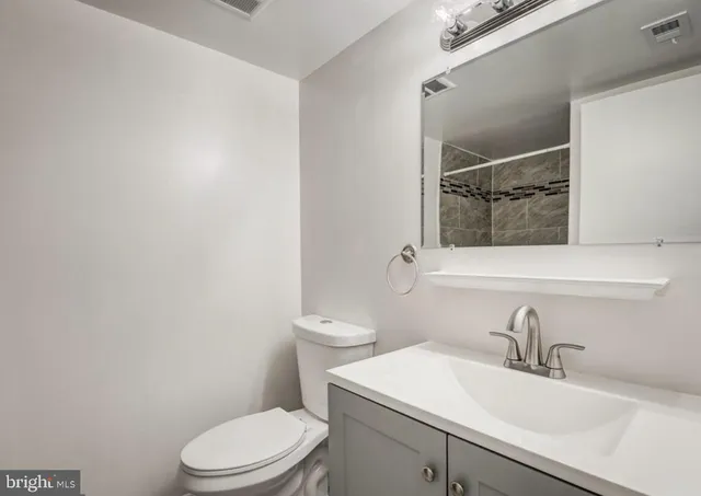 $1,900 | 11051 Camfield Court, Unit 204, Manassas, VA 20109