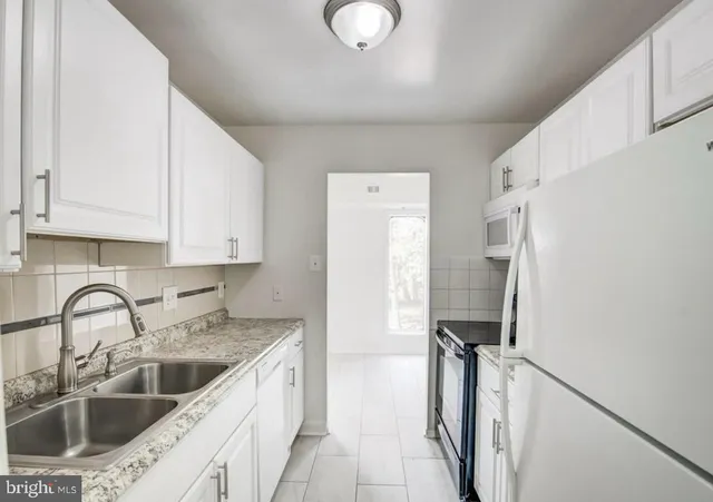 $1,900 | 11051 Camfield Court, Unit 204, Manassas, VA 20109