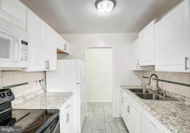 $1,900 | 11051 Camfield Court, Unit 204, Manassas, VA 20109