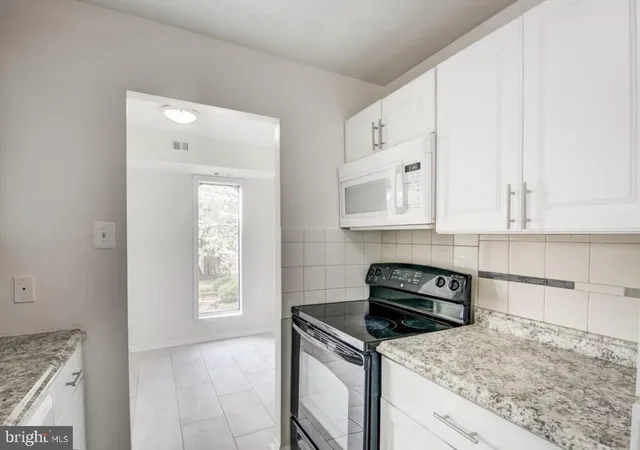 $1,900 | 11051 Camfield Court, Unit 204, Manassas, VA 20109