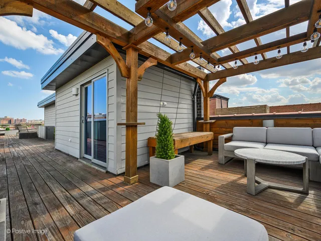 $1,475,000 | 2922 North Sheffield Avenue, Unit 3, Chicago, IL 60657