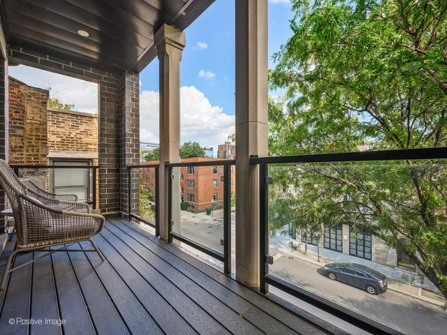 $1,475,000 | 2922 North Sheffield Avenue, Unit 3, Chicago, IL 60657