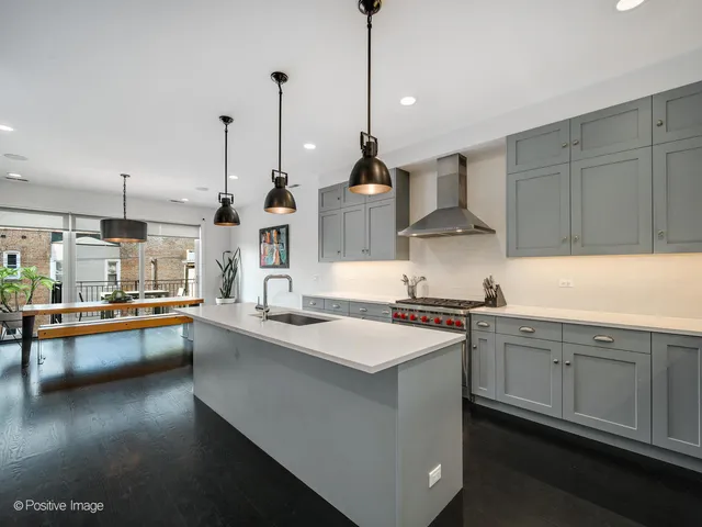 $1,475,000 | 2922 North Sheffield Avenue, Unit 3, Chicago, IL 60657