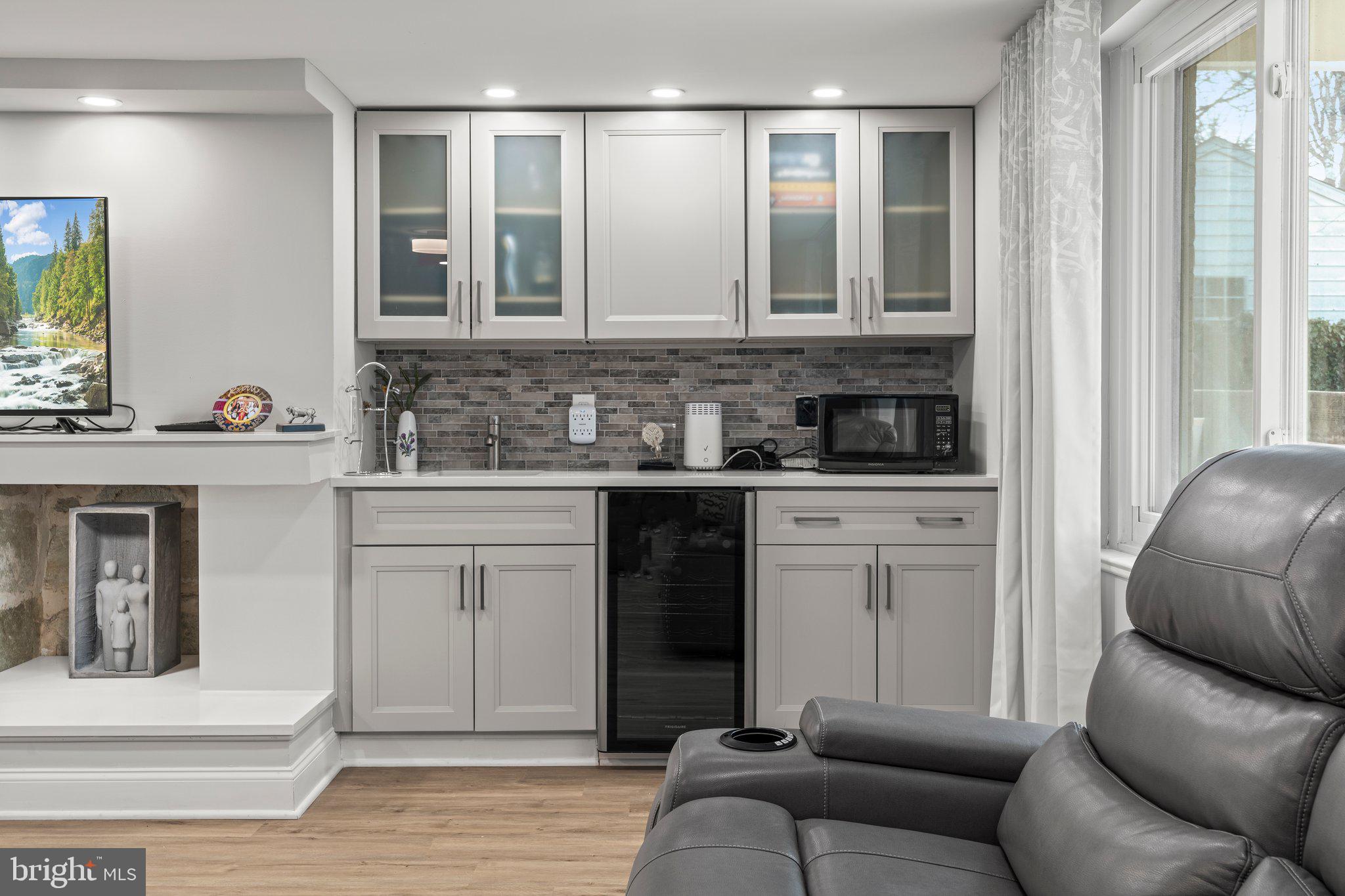 1088 Sparrow Road Jenkintown, PA 19046 - Photo 29 of 47 Wet-bar area