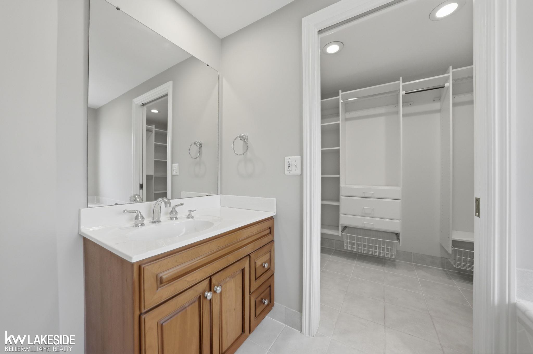3392 Innsbrook Drive Rochester, MI 48309 - Photo 27 of 53 50215952-0ad1bb11-d89c-43ec-b595-de6de11ca4db.JPG