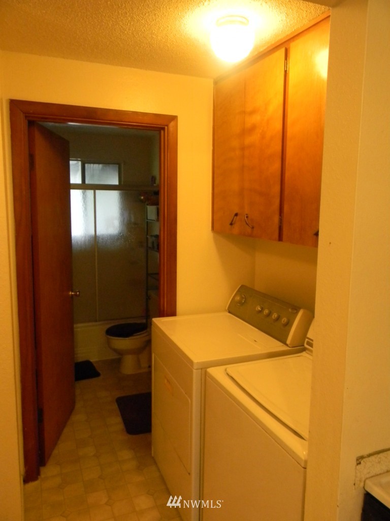 515 Roe Street Steilacoom, WA 98388 - Photo 9 of 9 a utility room with dryer and washer