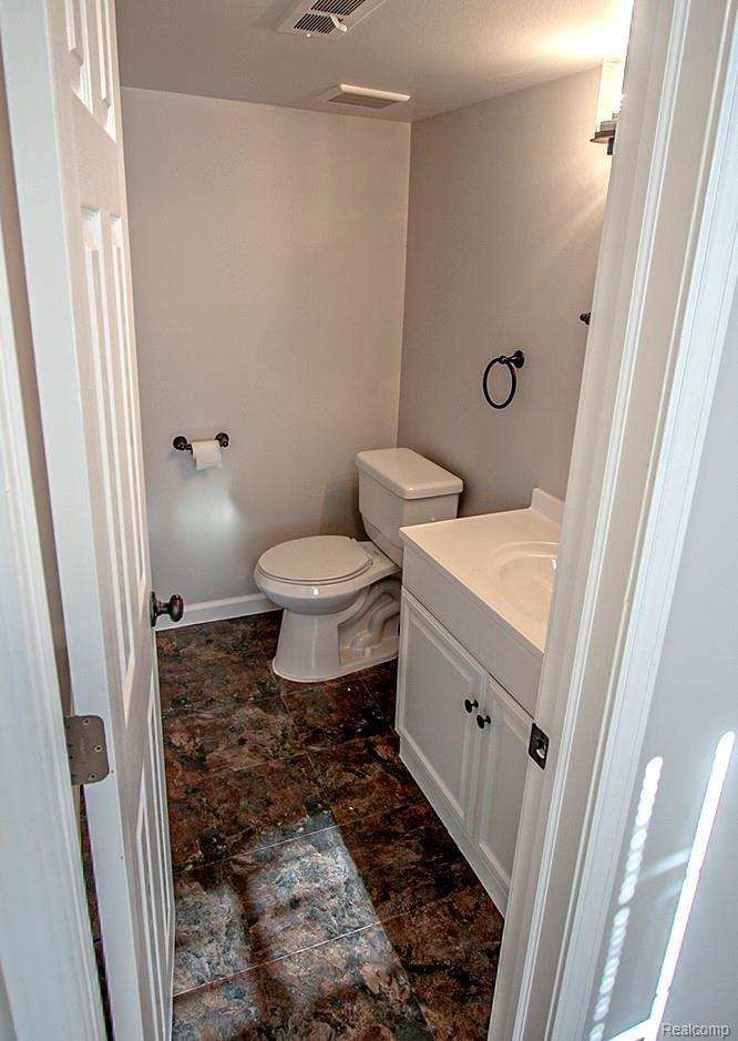 2901 Turkey Run Street Rochester, MI 48306 - Photo 7 of 16 IMG_7016.jpg