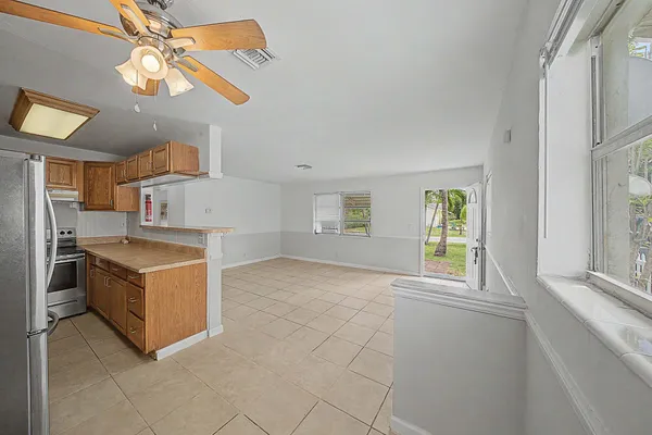 $2,650 | 301 Southeast 21st Avenue, Boynton Beach, FL 33435