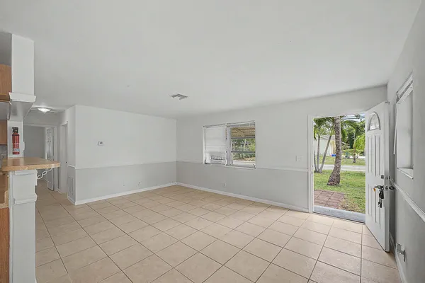 $2,650 | 301 Southeast 21st Avenue, Boynton Beach, FL 33435