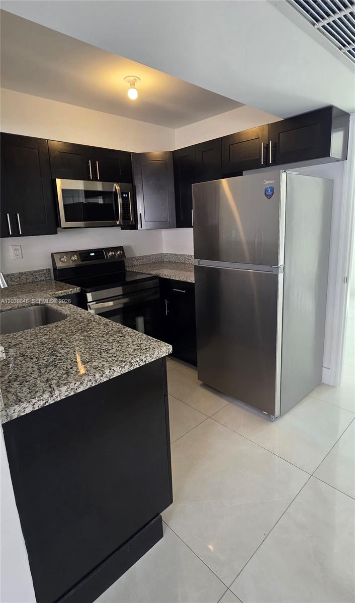 2154 West 60th Street, Unit 12111 Hialeah, FL 33016 - Photo 4 of 12