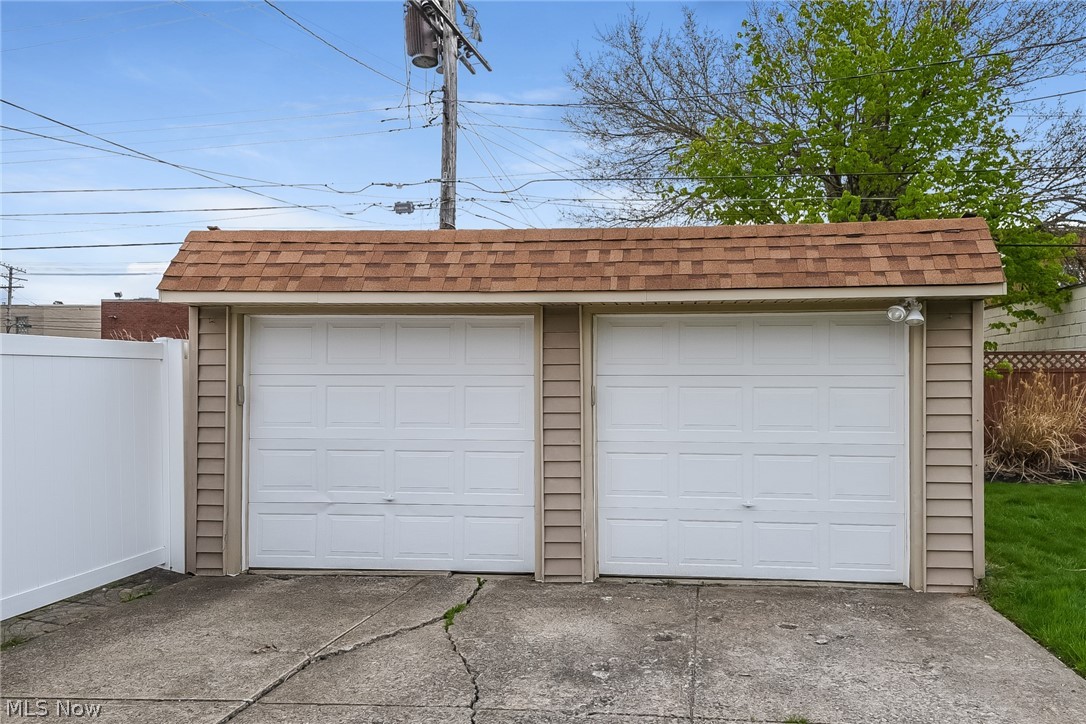 6385 Stanbury Road Parma, OH 44129 - Photo 30 of 35