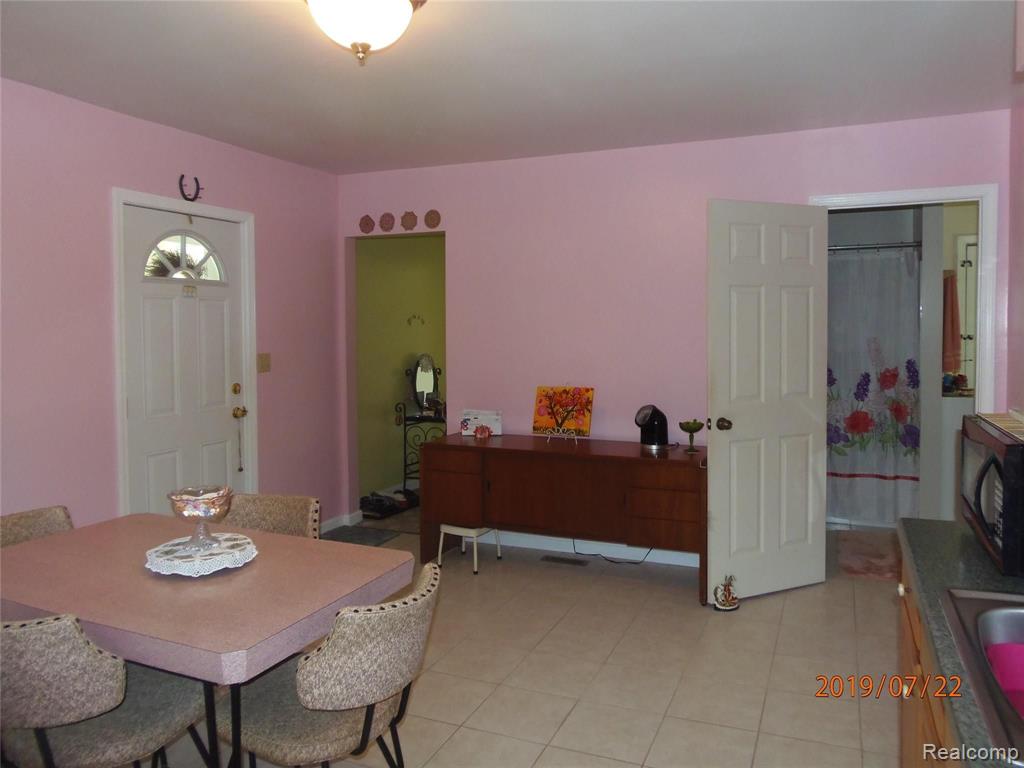 210 Fowler Street Howell, MI 48843 - Photo 3 of 9