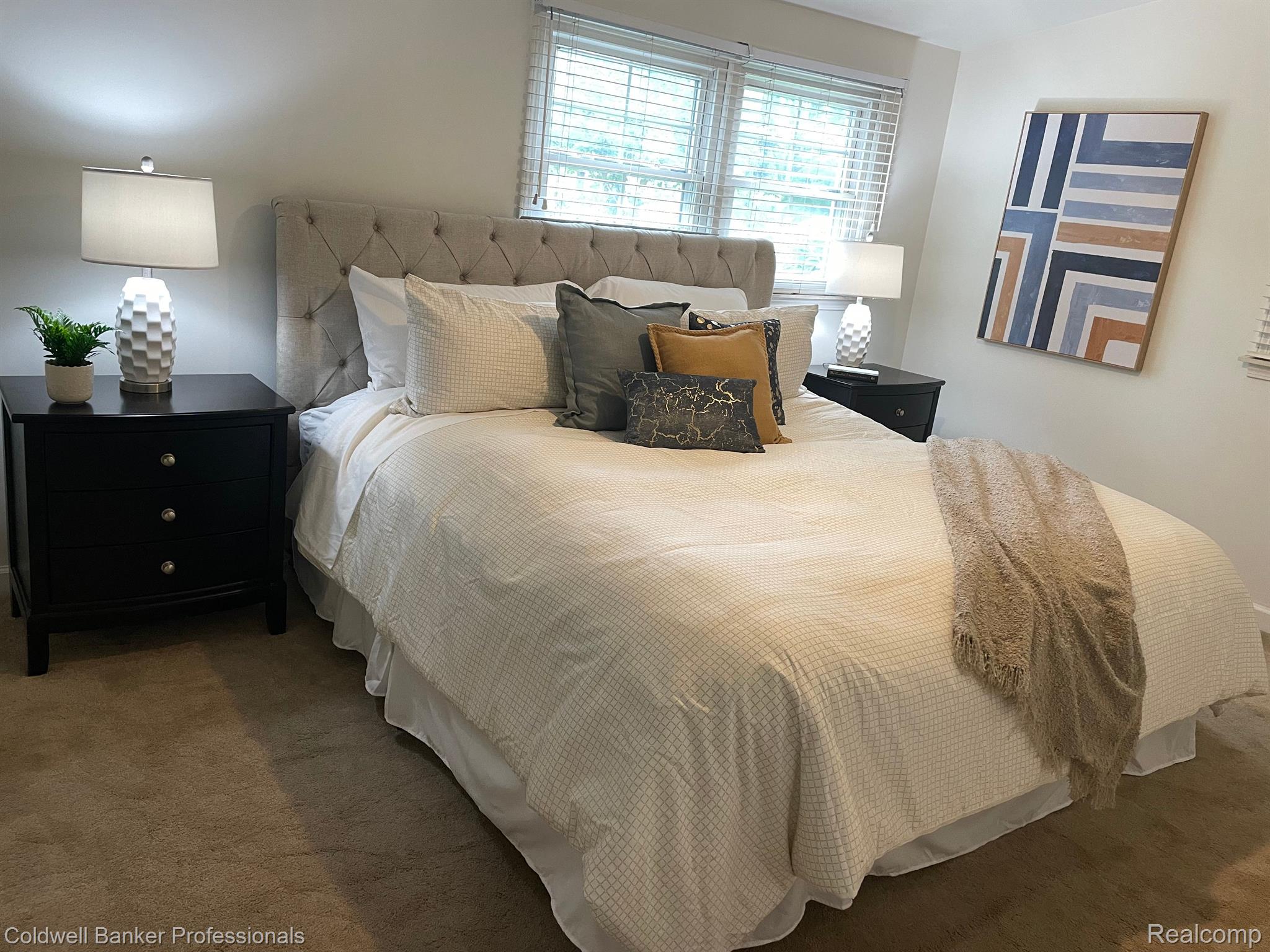 567 South Cranbrook Cross Road Bloomfield Hills, MI 48301 - Photo 22 of 35 Master bedroom