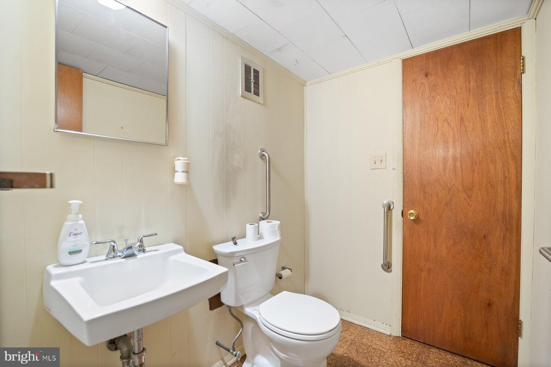 2412 Hartfell Road Lutherville-Timonium, MD 21093 - Photo 26 of 35 Gallery Image 26